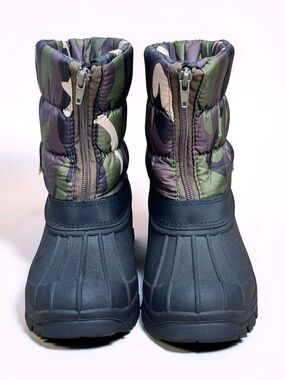 Like New! Youth Camo Insulated Winter Snow Boots Size 4Y Waterproof Zip